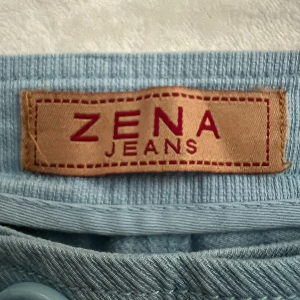 Zena Baby Blue NWOT Corduroy Texture Stretch Capri Pants, Size 12